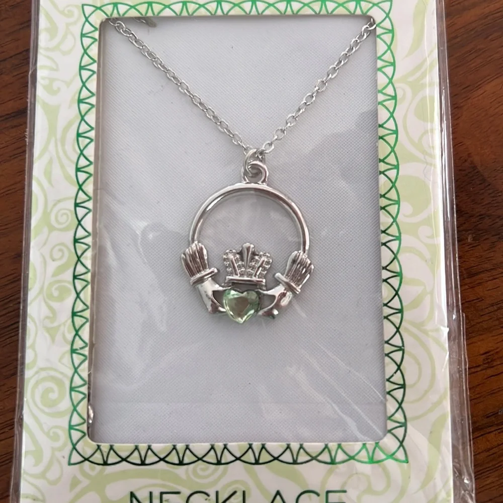 NWT Emerald Jewllery Co Claddagh Pendant Necklace